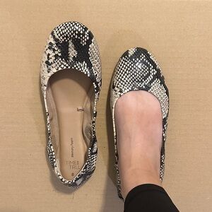 Time and Tru Women's Snakeskin Pattern Flats - Black and Cream